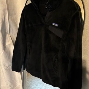 Patagonia re-tool black quarter zip